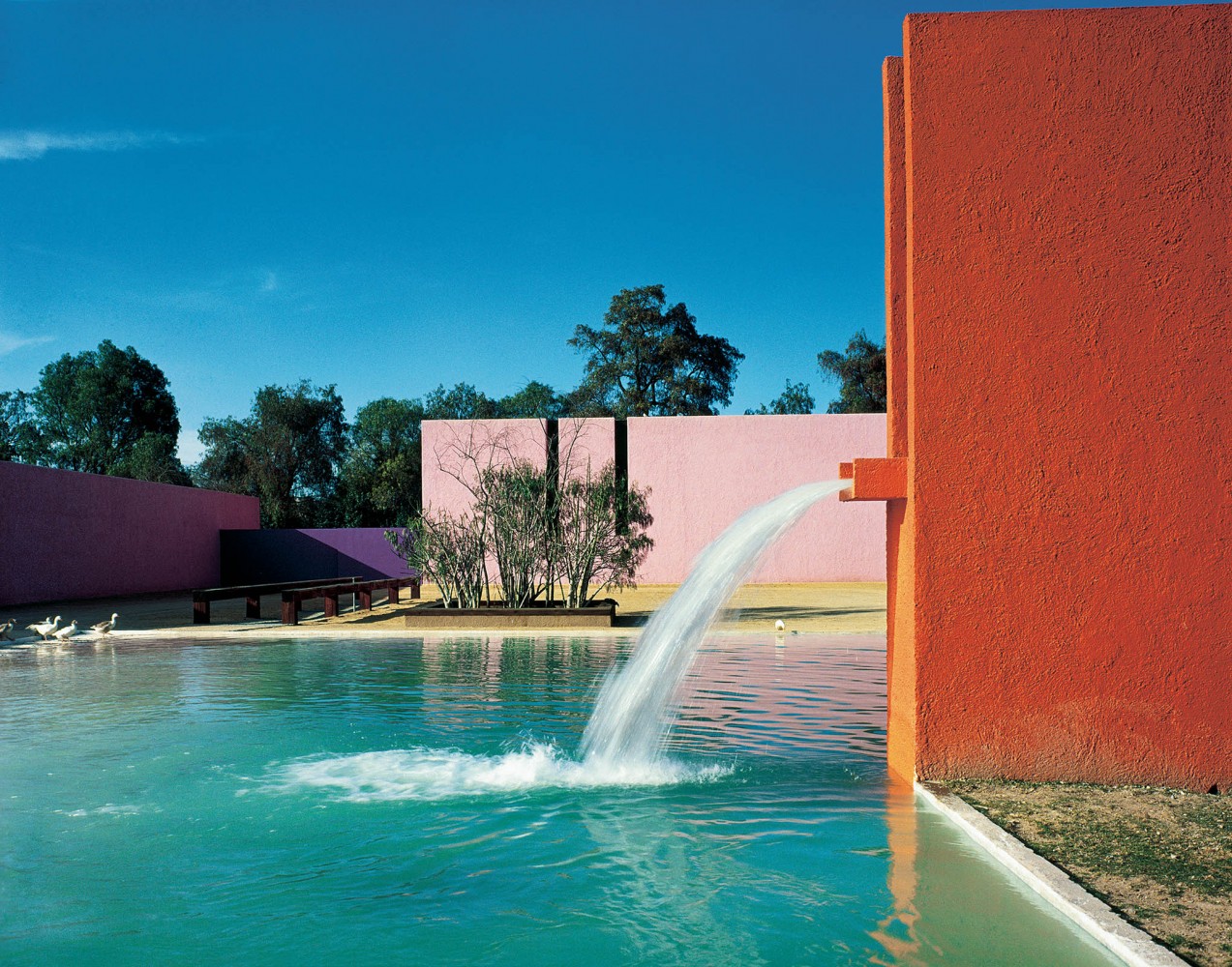 Luis Barragán, water and colour in architecture | Momocca